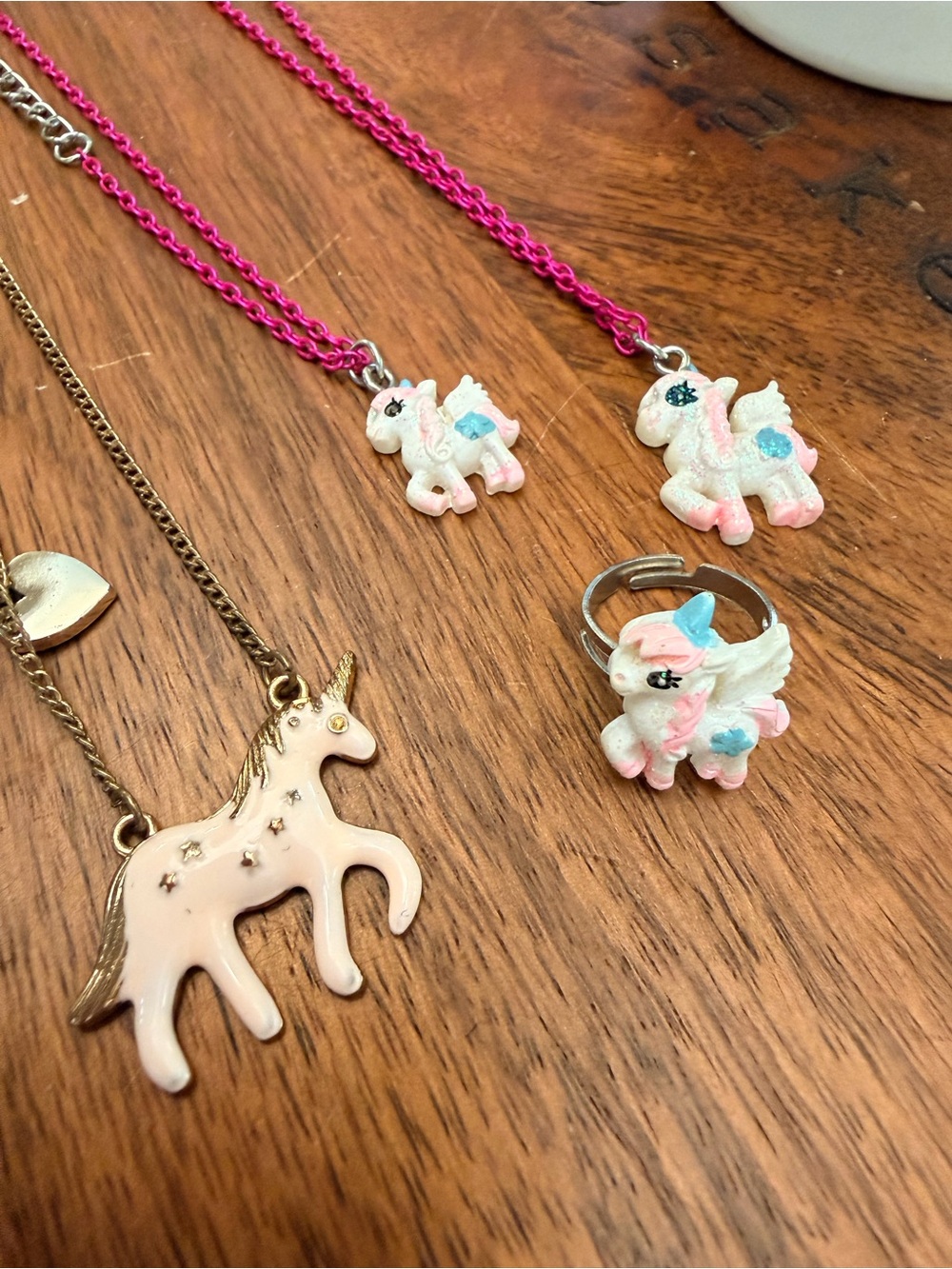 🦄 Vintage Claire’s Y2K Kids Unicorn & Pegasus Jewelry Lot (4 Pieces) - Picture 3 of 9